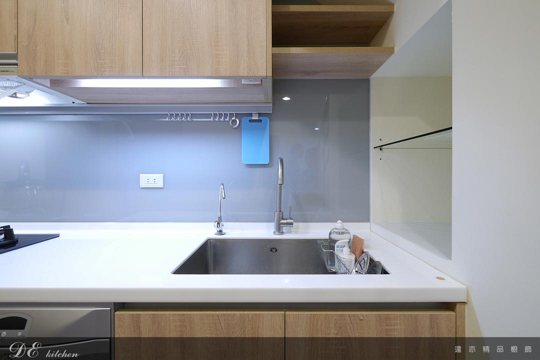 廚房設計｜CSK 不鏽鋼廚房立式龍頭｜Luckybear 歐式全四方單槽｜易利鈎